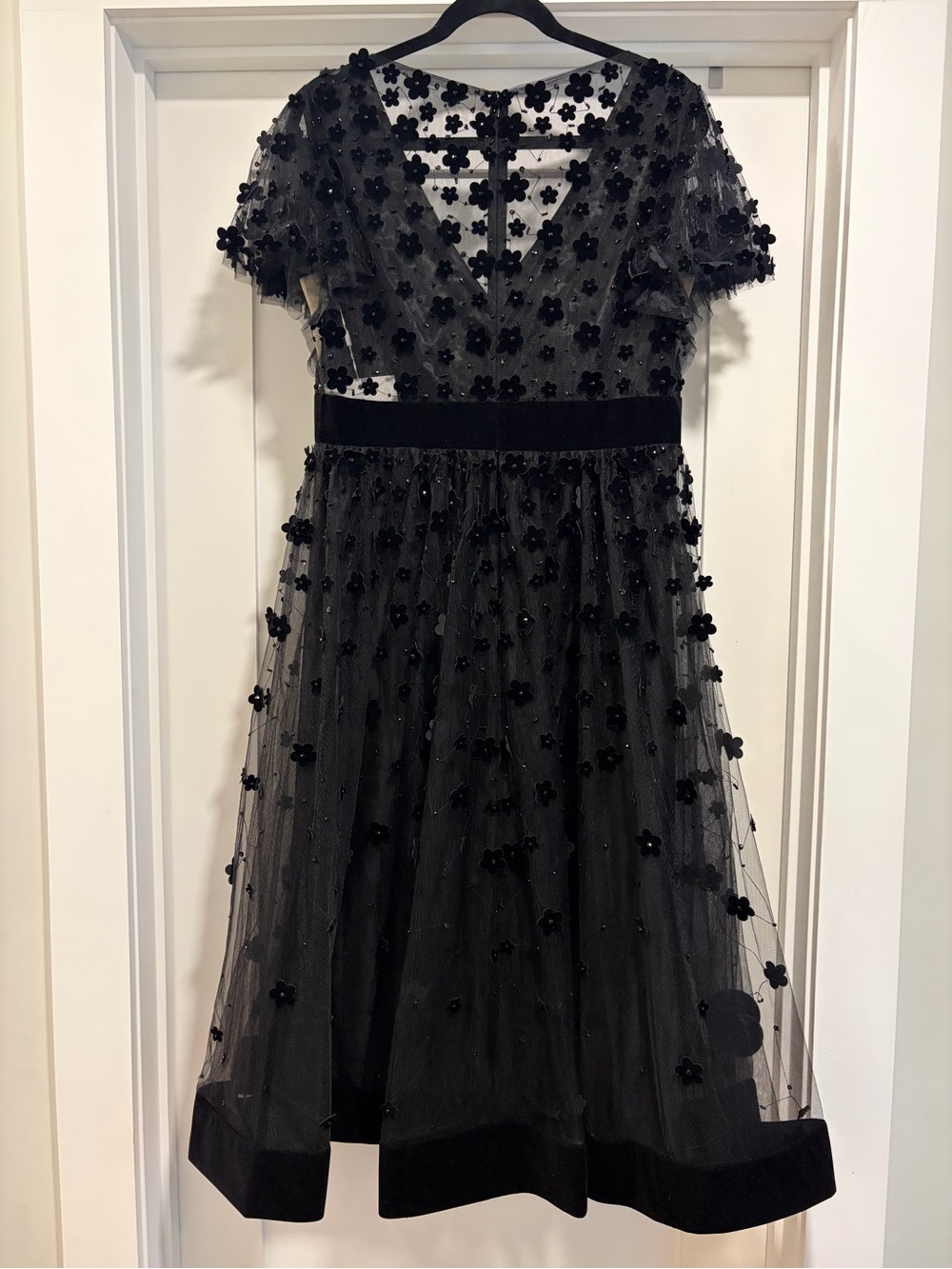 NWT: Mac Duggal Flare Sleeve Floral Appliqués Midi Dress 67854-Black, Size 10 - Picture 6 of 15